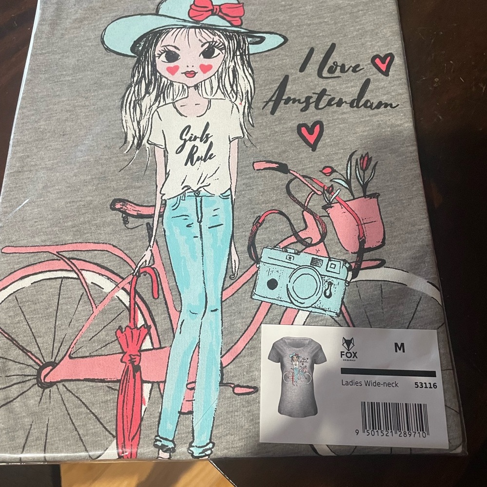 Brand new ladies size M shirt sleeve shirt from Amsterdam